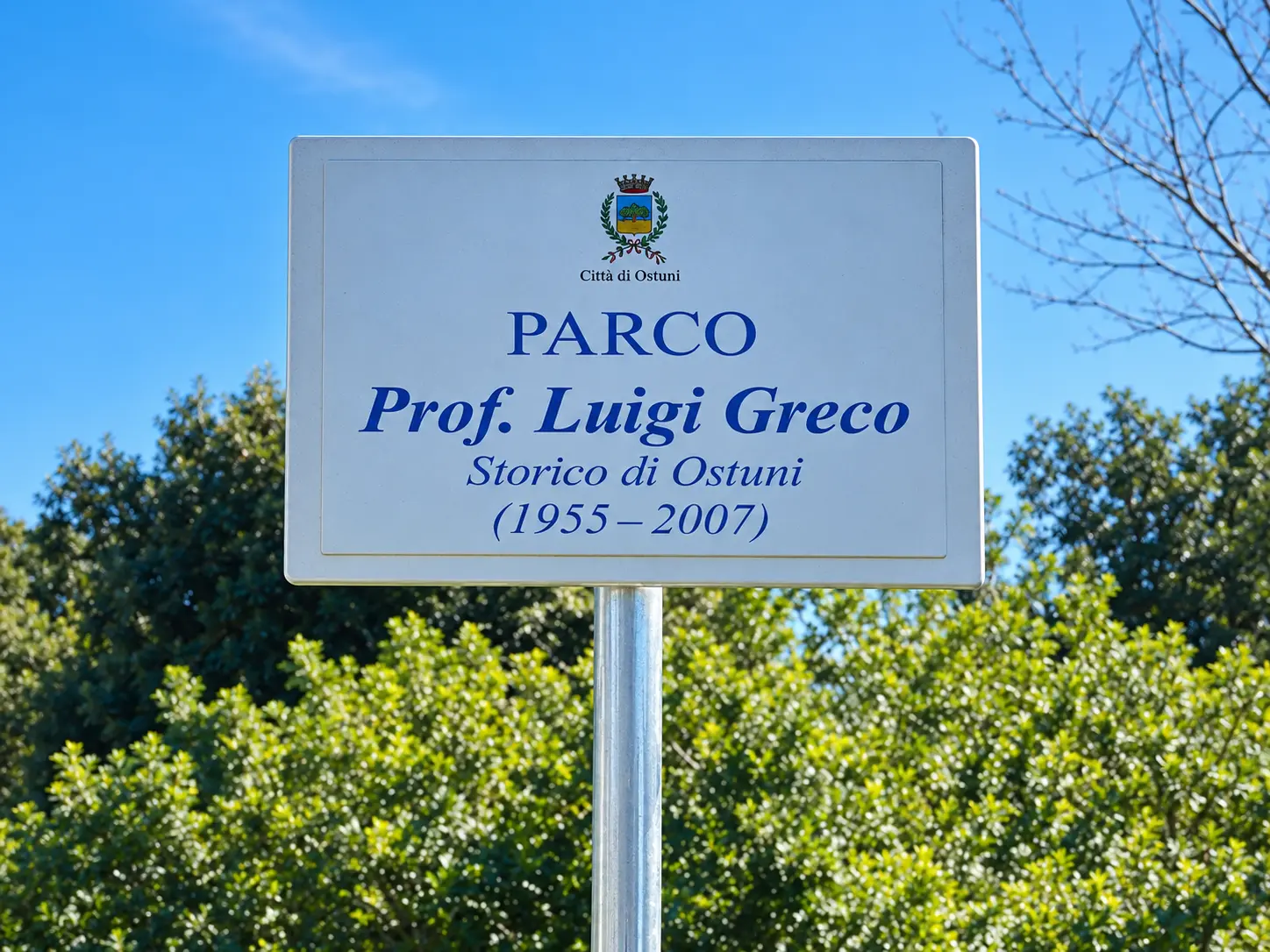 Targa del Parco Prof. Luigi Greco storico di Ostuni 1955-2007