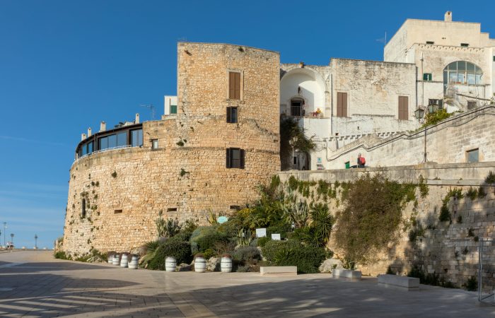 Tratto delle mura aragonesi che circondano il centro storico di Ostuni